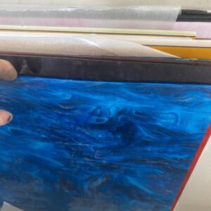 Vidrio azul marmoleado